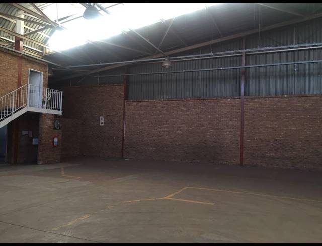 2,261M² WAREHOUSE TO LET IN MEADOWDALE